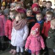 Wspaniały przykład zaangażowania dzieci i rodziców w utrzymanie tej pięknej Polskiej tradycji śpiewania kolęd.